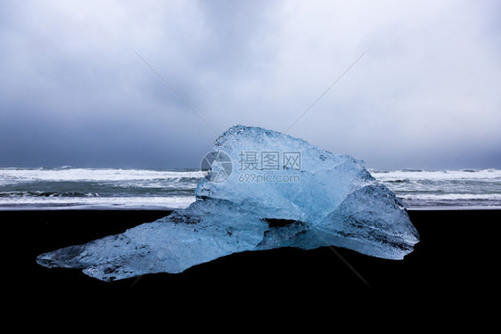 可用空间大西洋海冰岛Jokulsarlon钻石海滩上的冰山图片