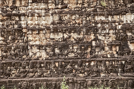 亚洲人国王详细的视图显示柬埔寨A区吴哥汤姆建筑群里LeperKingTerace废墟下几层墙壁之一的图片