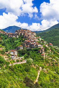 如画因佩里亚传统的中世纪山丘顶峰村意大利borgo村利古里亚的Apricate自然图片