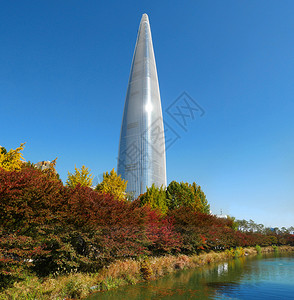 购物建造秋天首尔际和Seokchon湖天空图片