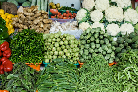 瓜自然雪在阿拉伯联合酋长国迪拜露天市场新鲜采摘的蔬菜于204年6月图片