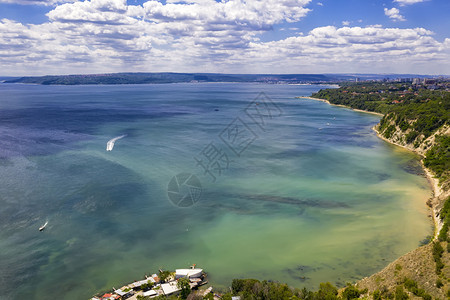 向保加利亚海岸和Varna湾的美丽空中看望风景瓦尔纳一种图片