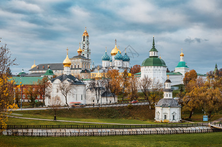历史俄罗斯谢尔吉耶夫镇的三一圣谢尔盖修道院英石三位一体图片