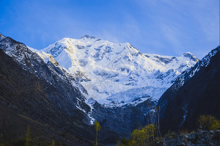 拉卡佩希山户外白雪皑离开图片