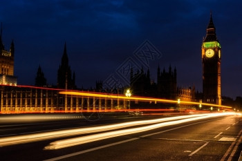 旅行城市景观欧洲夜晚在大本时钟塔和议会大厦的灯光小路迹伦敦英国伦敦图片
