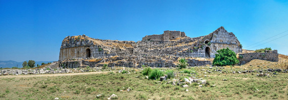 脚步火鸡米利都土耳其希腊城市MiletusMiletus古老剧院的废墟在土耳其一个阳光明媚的夏季日图片