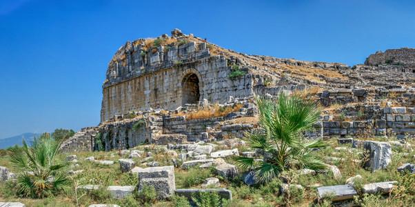 古老的人们一种土耳其希腊城市MiletusMiletus古老剧院的废墟在土耳其一个阳光明媚的夏季日图片