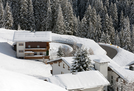 奥地利WarthSchrocken村附近山边的小屋欧洲场景寒冷的图片
