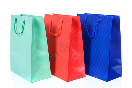 广告三袋不同颜色的购物袋紧闭并隔离在白色背景上3袋丰富多彩的目图片