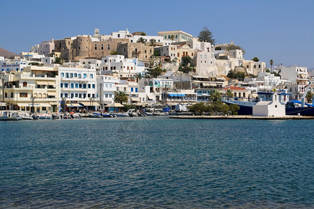 寺庙旅游行从船上看到Naxos图片