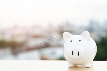 风险储蓄和小猪银行帐户货币图片