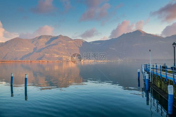 来自意大利卢蒙巴迪的布加莫市LovereIseo湖景色美观情人旅行安静的图片