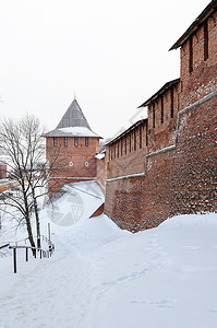 冬天历史地标俄罗斯冬时下诺夫哥罗德克里姆林宫墙和Zachatskaya塔图片