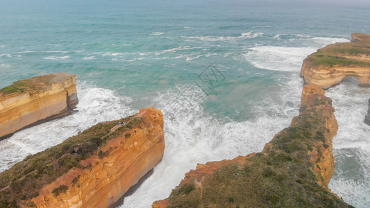 美丽的海岸澳大利亚维多州坎贝尔港公园LochArdGorge海洋上岩石的美景空中直飞悬崖图片