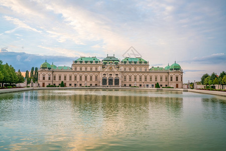 奥地利维也纳贝尔韦德雷宫和日落时花园历史的建造旅行图片