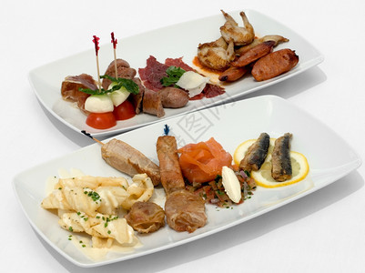 用餐三文鱼食物含有各种海产食品和肉类的连树粉板图片