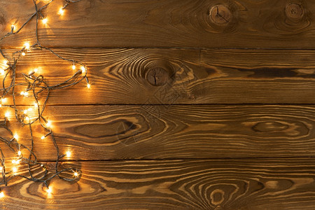 棕色木板一侧复制空间平躺顶视假日Xma新年政党概念布局和文字位置的布局等圣诞节最佳木头图片