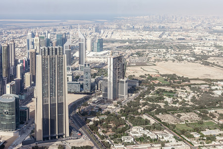建筑学蓝色的迪拜天线阿拉伯联合酋长国沙漠和城市天际线图片