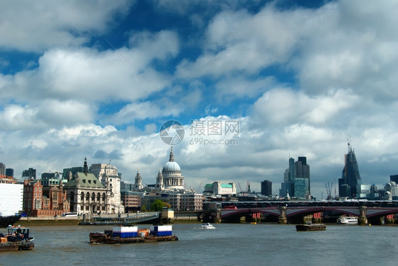 金属伦敦英国2013年5月4日在英国伦敦建造的日20Fenchurch街RafaelVinoly与租户Markel和Kiln一起图片