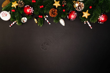 乐趣装饰风格门户14圣诞松树黑色背景的xma装饰品图片