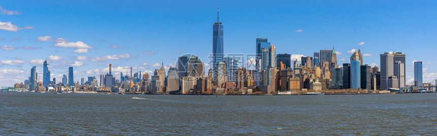 状态纽约克市景河边的全象位于曼哈顿下游建筑和中带有旅游概念天空世界图片