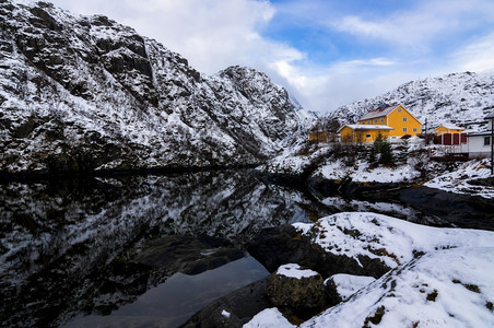 山小屋挪威Lofotten群岛的Reine村标志Reine村黄鱼渔船北欧的图片