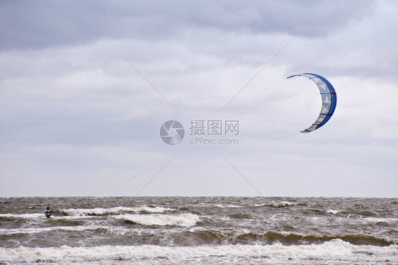 英石水上运动跳跃风筝冲浪图片