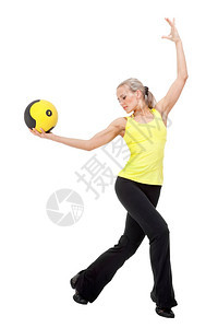 美丽的垂直年轻美貌优雅年轻女子与黄色和黑的球一起锻炼运动黄色和黑图片