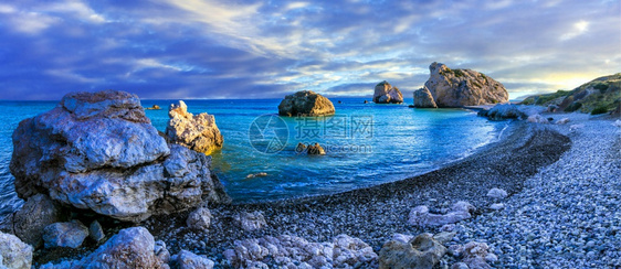 罗米乌塞浦路斯最好的海滩PetratouRomiou以阿芙罗狄蒂的出生地而闻名塞浦路斯最好的海滩Romiou罗密欧宁静图片