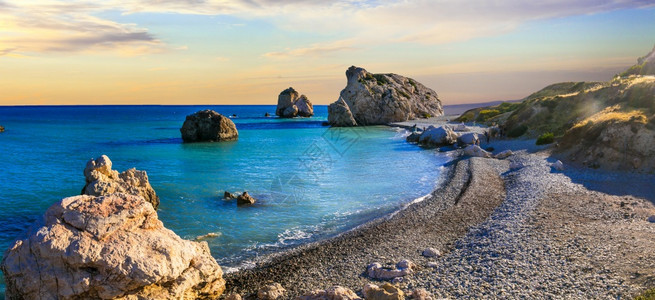 罗密欧阿佛洛狄忒塞浦路斯最好的海滩PetratouRomiou以阿芙罗狄蒂的出生地而闻名岩石图片