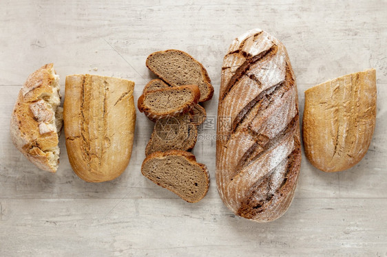 木制的高清晰度照片顶视图不同类型面包高质量照片优高级光学黄色的边界图片