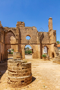 里面全景希腊人塞浦路斯岛法马古塔中世纪内希腊圣乔治废墟的内地景象塞浦路斯岛法马古塔图片
