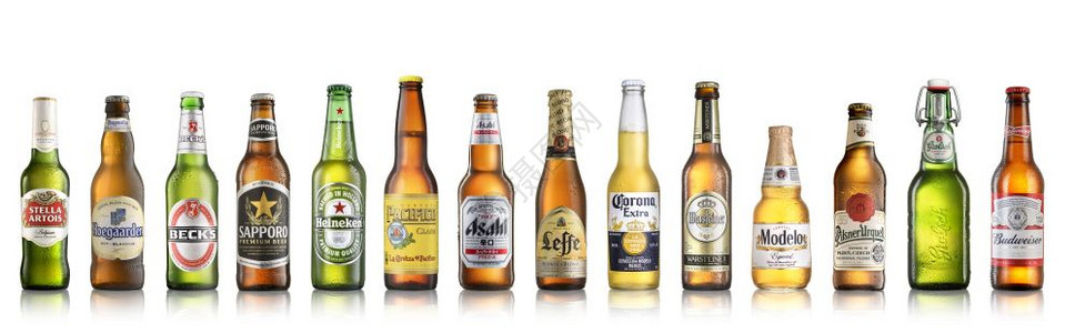 安吉利斯咕噜新鲜洛杉矶CA7月6日一套世界流行啤酒品牌孤立在白色背景上图片