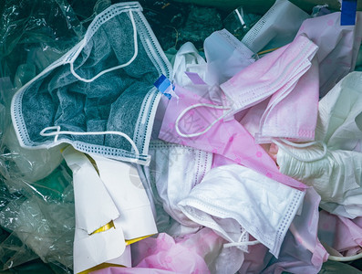 临床医疗的污染在垃圾卫生巾塑料处理废物不卫生管概念中用外科手术面罩遮盖在垃圾桶中用面罩遮住在垃圾中用医疗废物冲洗垃圾桶图片