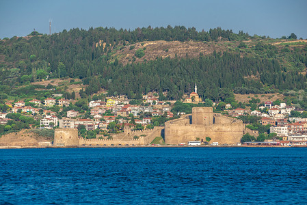 土耳其恰纳卡莱072319位于土耳其恰纳卡莱市对面的达尼尔海峡西侧的基利巴希尔城堡和垒土耳其基利巴希尔城堡夏天乐趣目的地图片