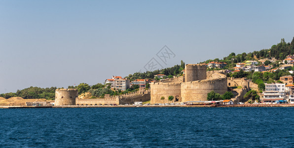 建筑物土耳其恰纳卡莱072319位于土耳其恰纳卡莱市对面的达尼尔海峡西侧的基利巴希尔城堡和垒土耳其基利巴希尔城堡战争码头图片