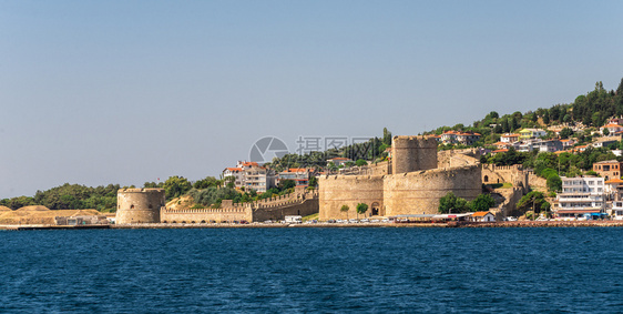 建筑物土耳其恰纳卡莱072319位于土耳其恰纳卡莱市对面的达尼尔海峡西侧的基利巴希尔城堡和垒土耳其基利巴希尔城堡战争码头图片