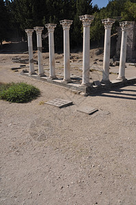 天空传统的希腊科斯波克拉底人造的古老医院阿斯克莱皮尼奥的历史废墟图片