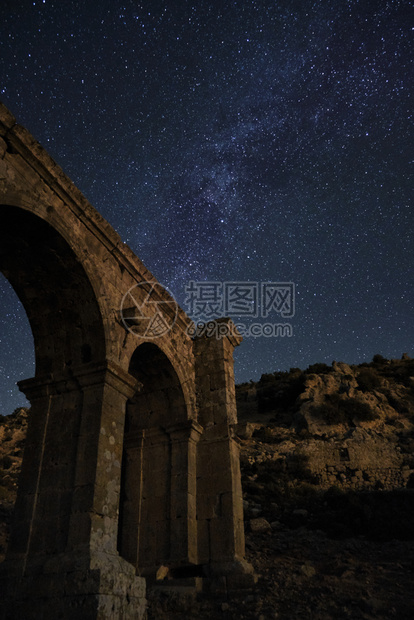 土耳其安塔利亚阿里索斯的英仙座流星雨夜间阿里亚索斯和英仙座流星雨安纳托利亚系火鸡图片