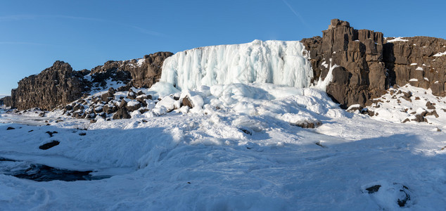 欧洲冰岛廷韦利尔公园内冻结的瀑布Oexarfos国民风景优美辛格维利尔图片