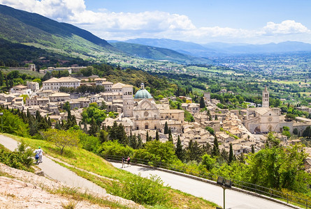 建筑学老的全景Assisi乌姆布里亚地块的历史和宗教城镇在意大利旅行图片