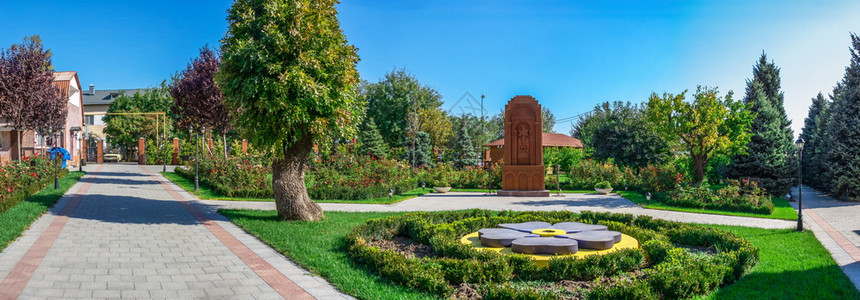 夏天感人的户外乌克兰奥德萨09231年亚美尼使徒周围的记忆广场是亚美尼人民的族东正的一部分是乌克兰敖德萨最古老的社区亚美尼使徒之图片