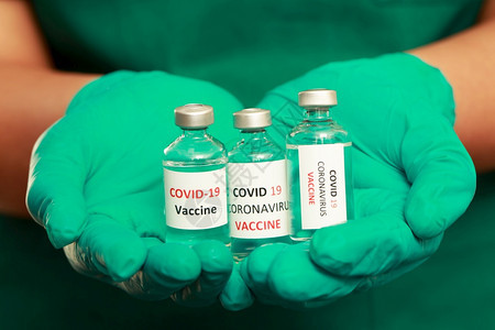 进行疫苗接种的医生图片