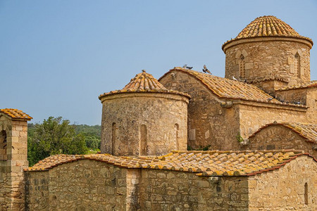 迪卡帕斯宗拜占庭修道院教堂最初在塞浦路斯岛莱赫朗戈米有卡纳马赛克鸽子从屋顶飞下该教堂原由塞浦路斯岛Lythrangomi的加纳卡图片