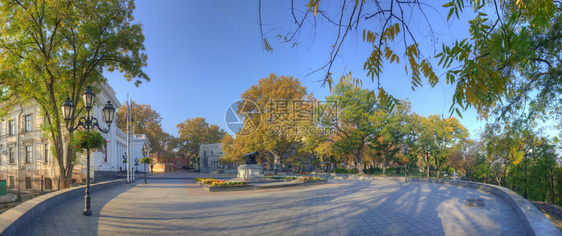 自然晴天乌克兰奥德萨Odessa91208黄金秋天上午9时1分秋天在奥德萨Odessa的普里莫尔斯基大道上公爵图片