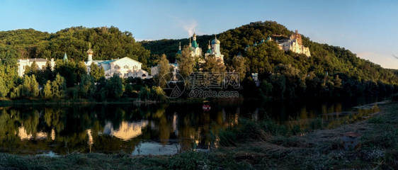 天或者塞维尔斯基乌克兰维亚托戈尔克07162乌克兰斯维亚托戈尔克或维亚托希尔克的圣安息日山修道院在阳光明媚的夏日早晨乌克兰斯维亚图片