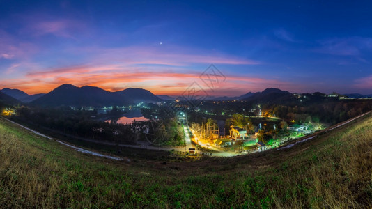 场景环境日出泰国碧武里府KaengKrachan大坝的全景晨图片