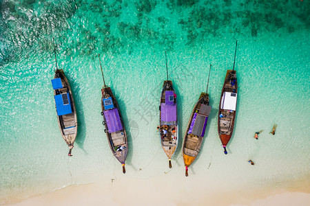 由无人机摄影拍的泰国KrabiKrabi岛空中景象令人惊叹的泰国高季渔船和际观光者海洋鱼普吉岛图片