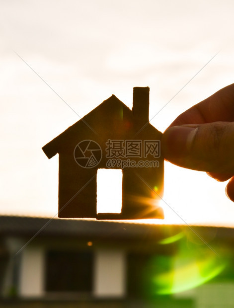 真实的在天空上建造房屋的概念建筑学环境图片