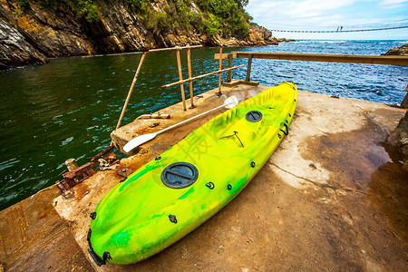船皮划艇南非Tsitsikamma公园的Kayaks漂流图片